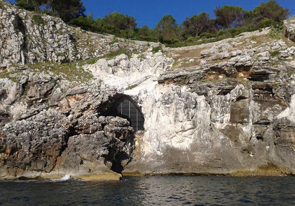 Grotta dei Romanelli, Castro, Lecce.