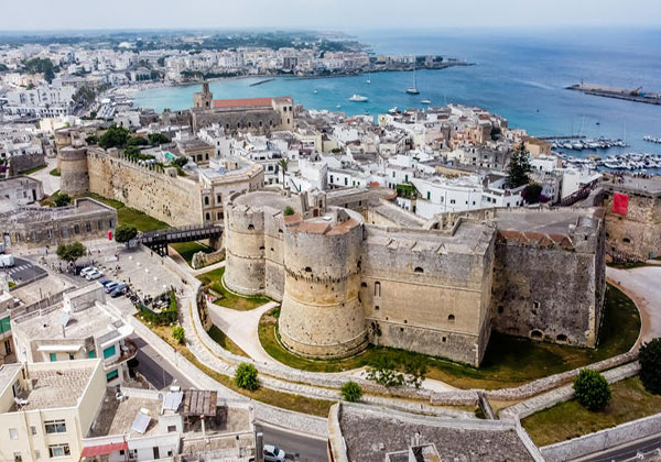 Vista dall'alto del Castello Aragonese di Otranto, Lecce.
