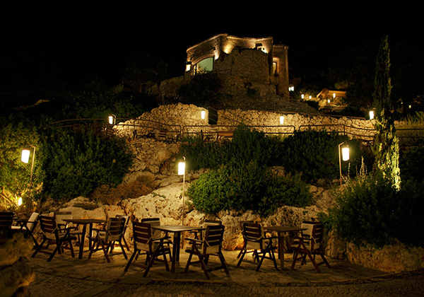 Suggestiva immagine di notte del "Gibò Luxury Club", Località Ciolo, Lecce.