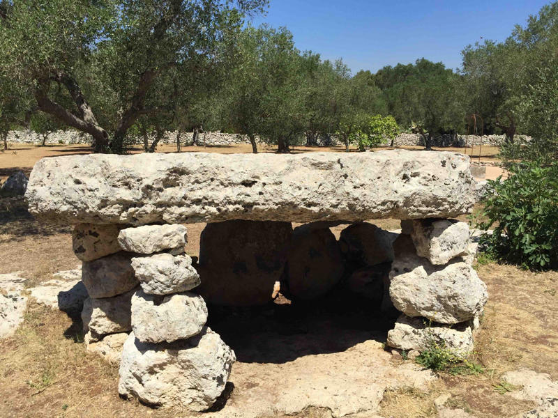 Dolmen "li scusi" molto ben conservato.