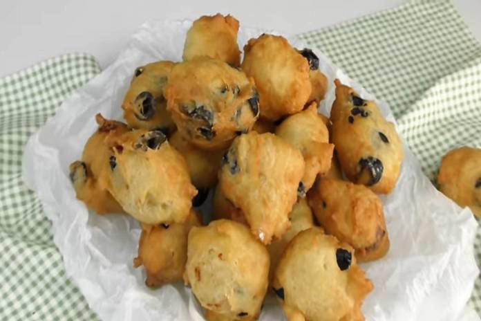 Le “Pittule” (frittelle di pasta lievitata) tipica cucina salentina.