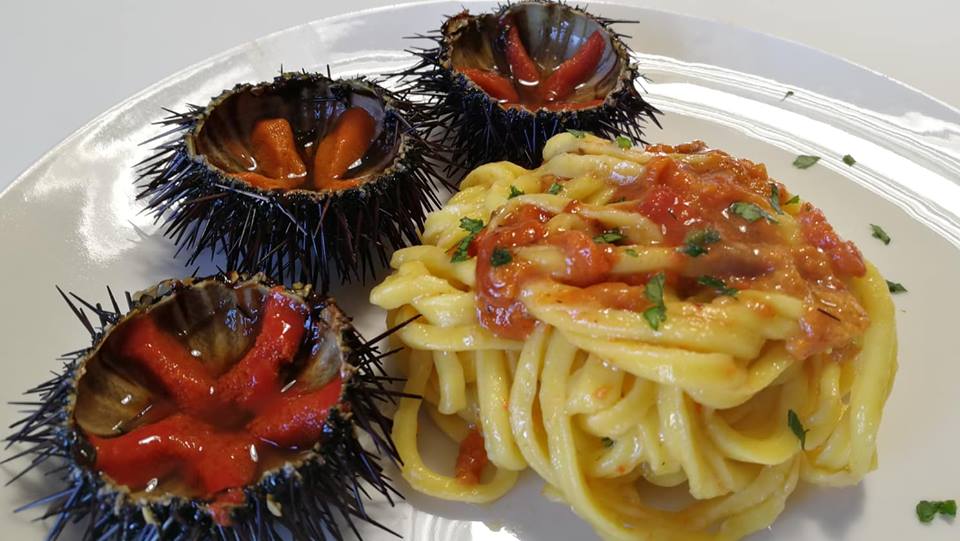 Piatto di spaghetti ai ricci di mare.