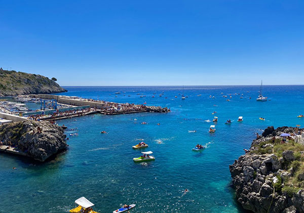Rientro di alcuni natanti nell'insenatura del Porto di Castro Marina, Lecce.