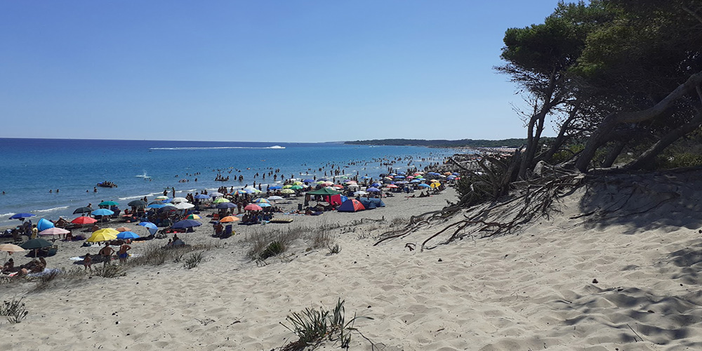Vista dall'alto di una duna, "Spiaggia degli Alimini", Laghi Alimini, Otranto.