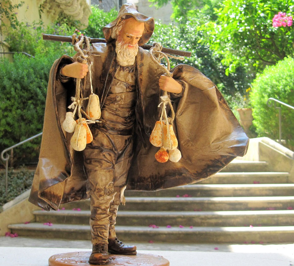 Bellissima statuetta in cartapesta.