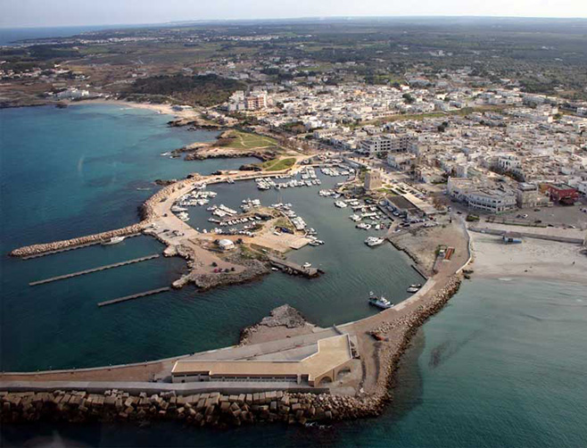 Vista dall'alto del Porto di San Foca, Melendugno, Lecce.