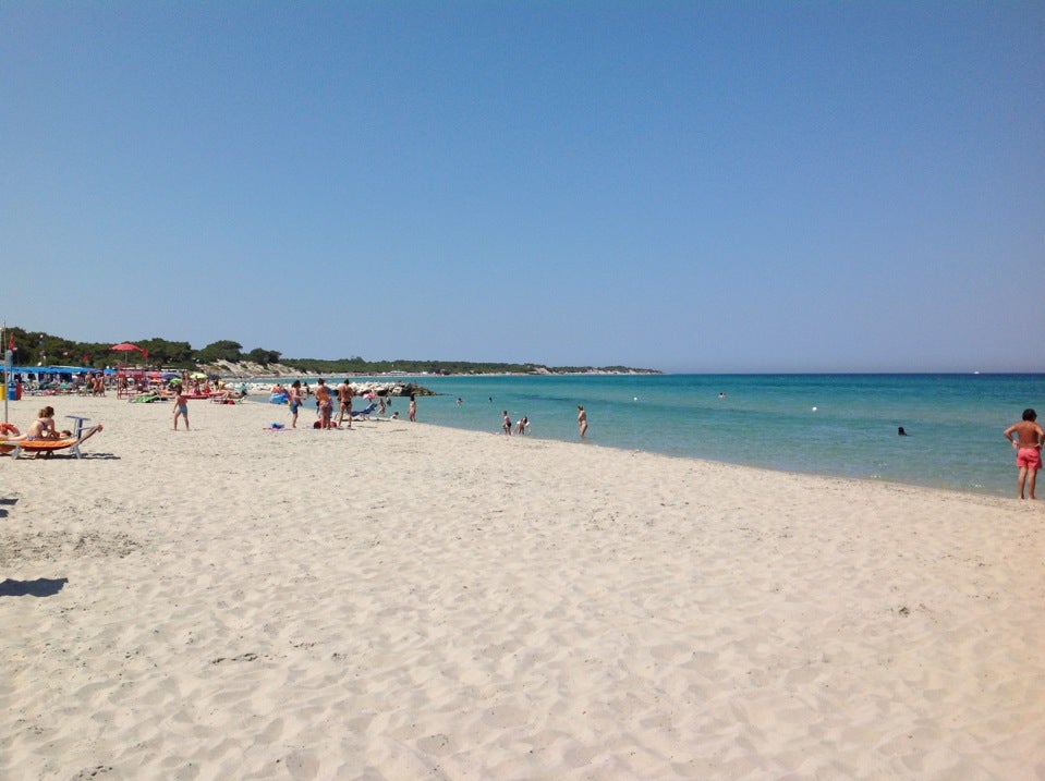 Grandi distese di sabbia e mare limpidissimo, spiaggia Alimini, Otranto.