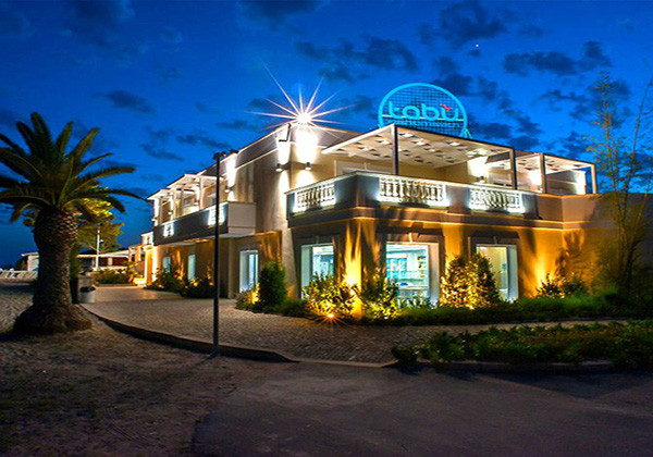 L'ingresso di sera del "Lido Tabù Fashion Beach", Porto Cesareo, Lecce.