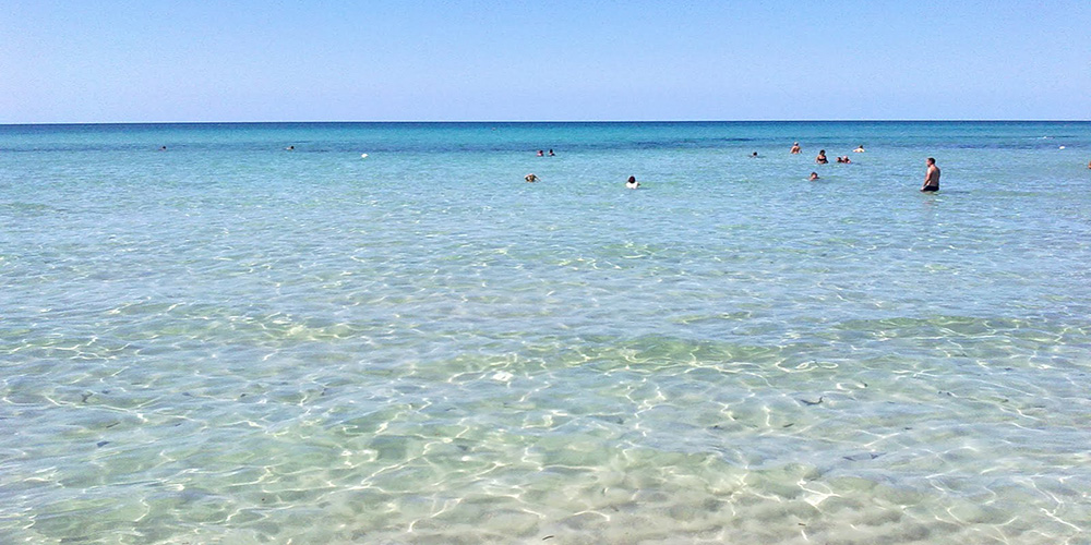 Acqua limpidissima, Spiaggia Maldive del Salento, Località Pescoluse, Comune di Salve, Lecce.