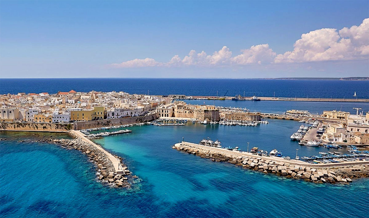 Bellissima vista del porto di Gallipoli, Salento, Lecce.