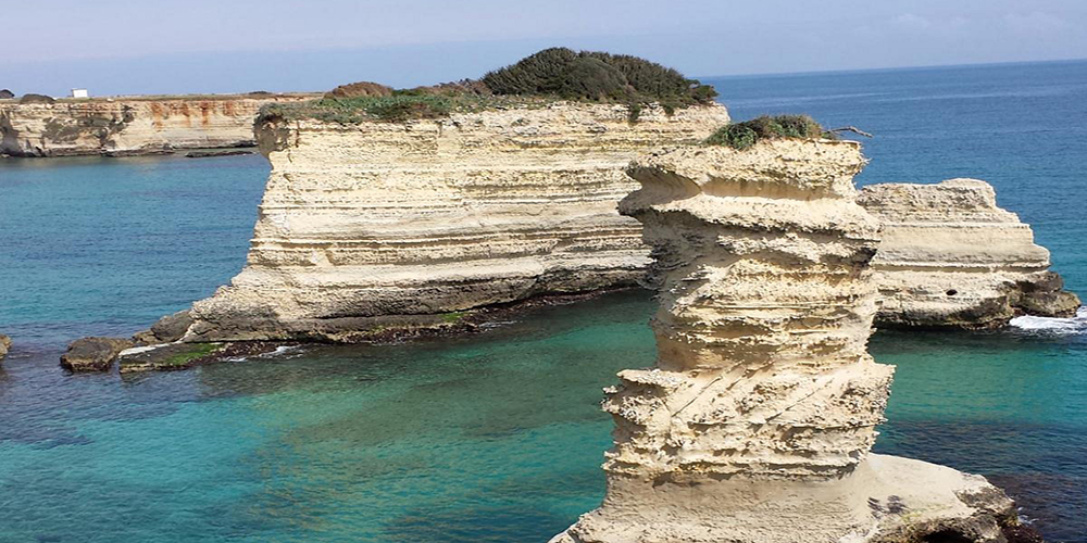 Faraglioni di Sant'Andrea a 8,8 Km da "Torre dell'Orso", Melendugno, Lecce.