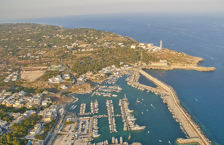 La costa e il porto di Santa Maria di Leuca, Salento, Lecce.