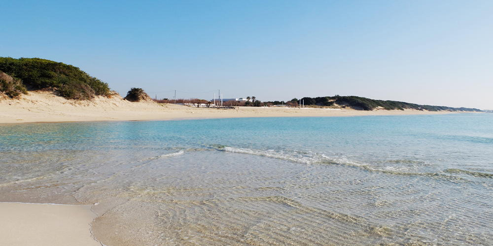 Acqua limpidissima del mare della spiaggia di "Punta Prosciutto", Porto Cesareo, Lecce.