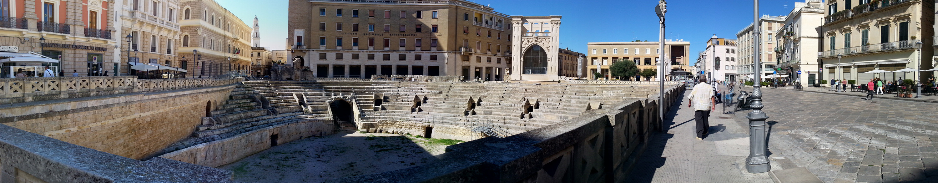 Panoramica dell'Anfiteatro Romano in Piazza Santo Oronzo a Lecce.