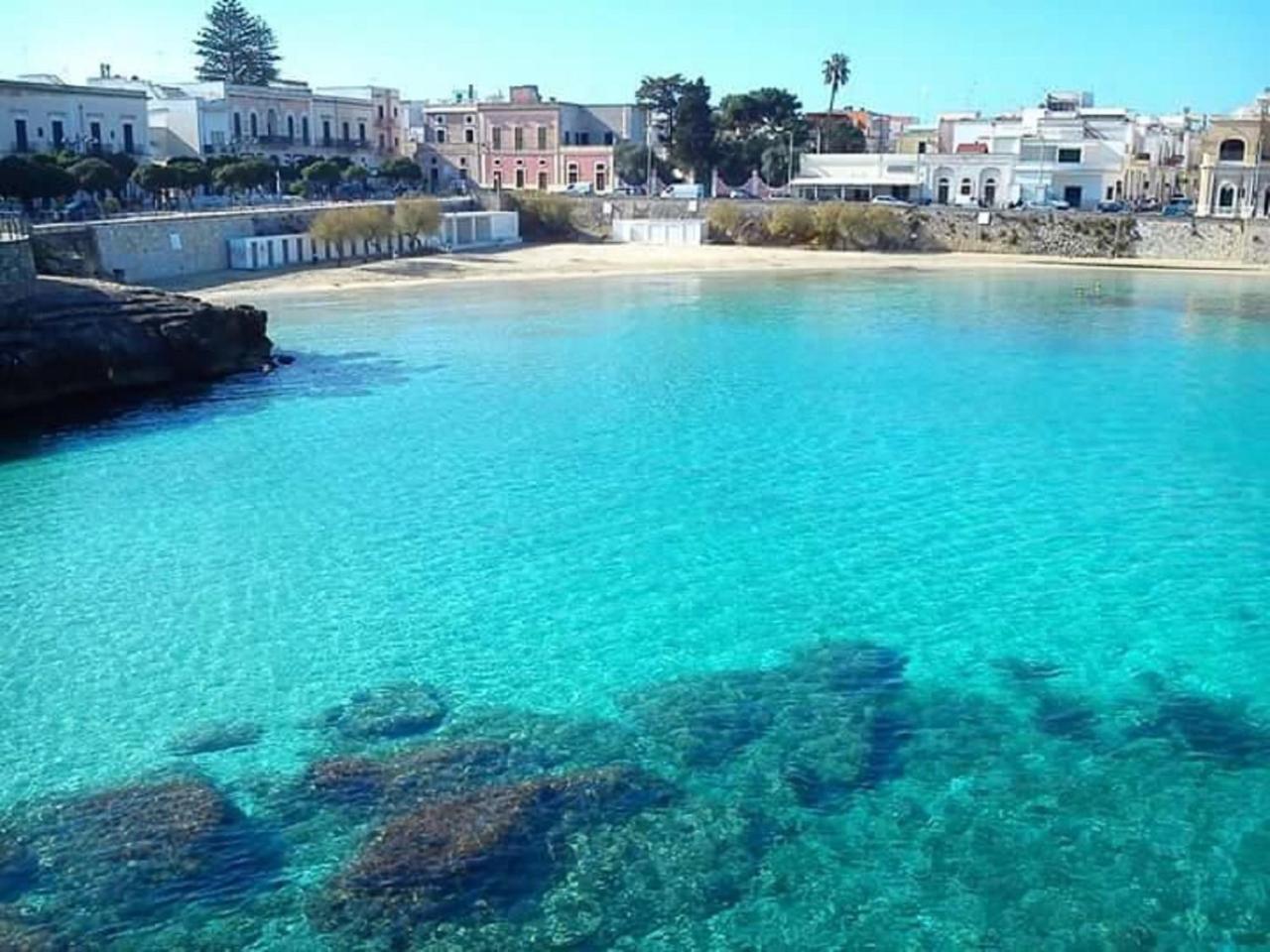 Spiaggia al centro della marina di Santa Caterina, Nardò, Lecce.
