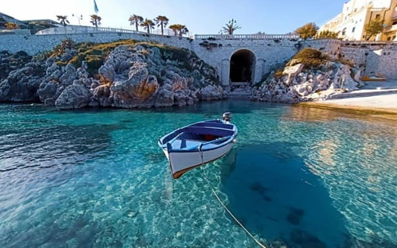 Suggestiva atmosfera in questo piccolo angolo di mare, Castro, Salento, Lecce.