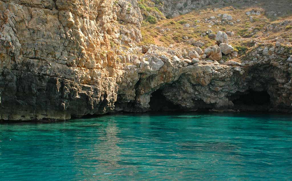 Particolare della scogliera della baia di "Porto Selvaggio", Porto Cesareo, Lecce.